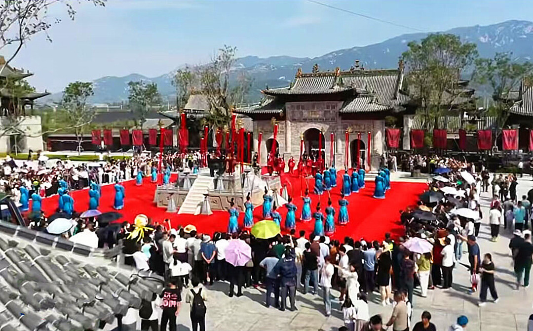 张宝亮出席沂蒙山蒙童胜境旅游度假区开园仪式